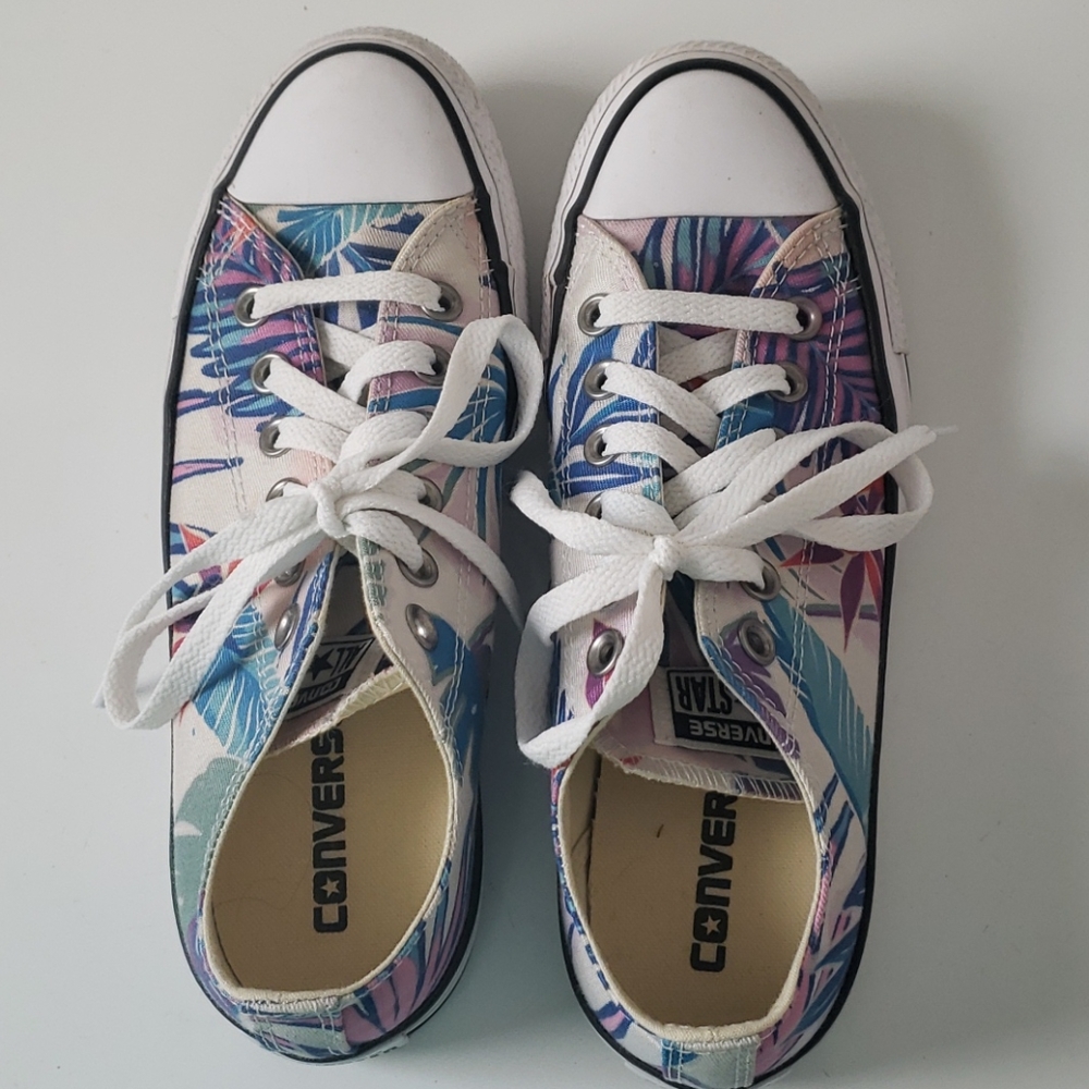 Tropical Pint Low Top Chuck Taylors Size 7
